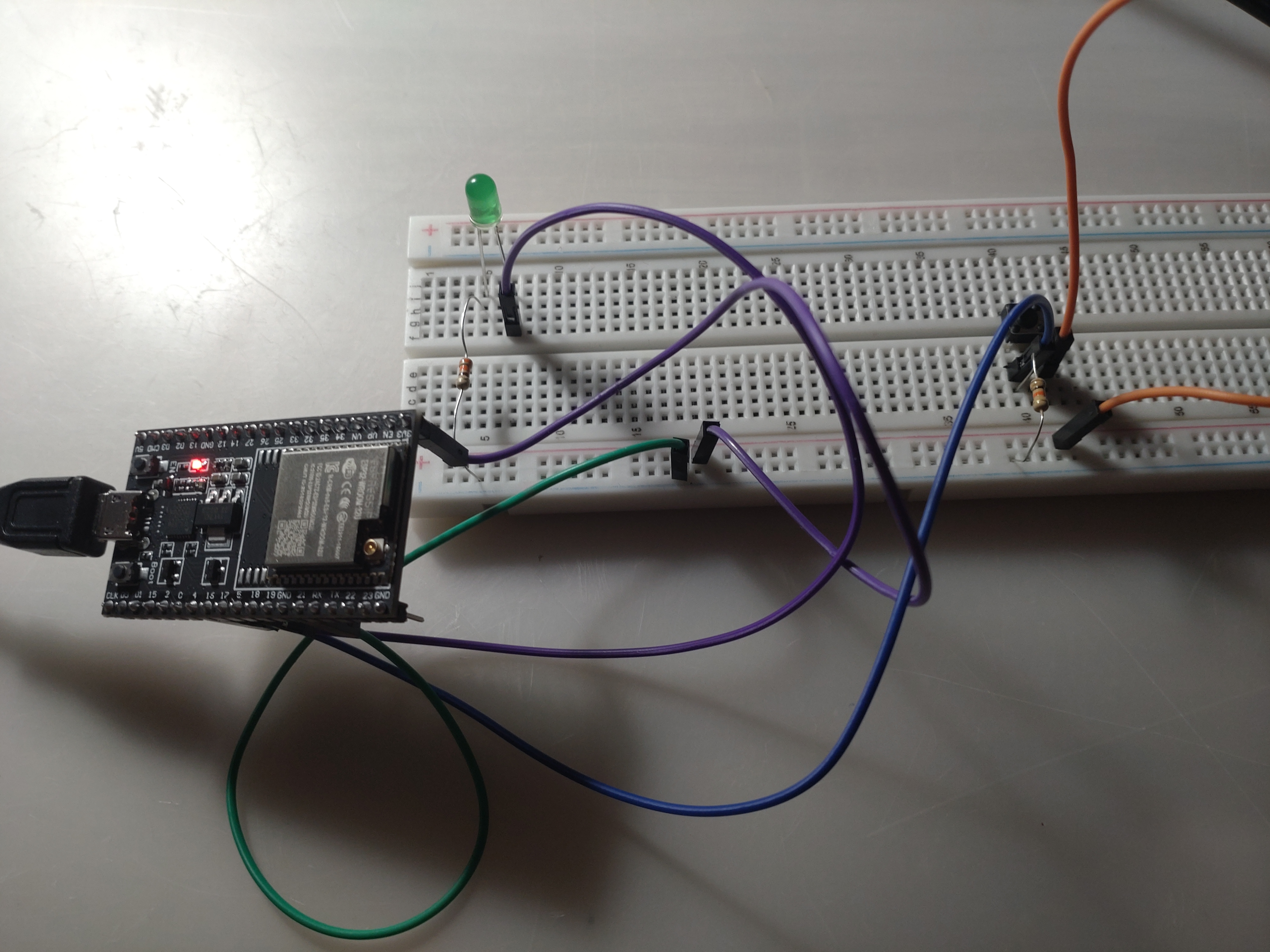 Przycisk z diodą LED